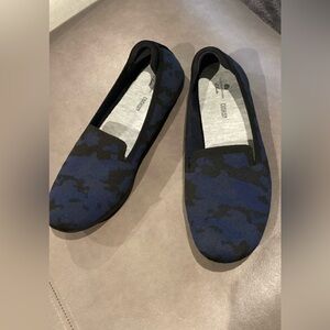 Clarks Cloudsteppers Carley knit flat loafer in navy camo Knit like new